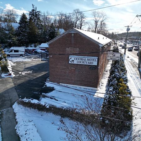 Central Motel Courtyard White Plains Esterno foto