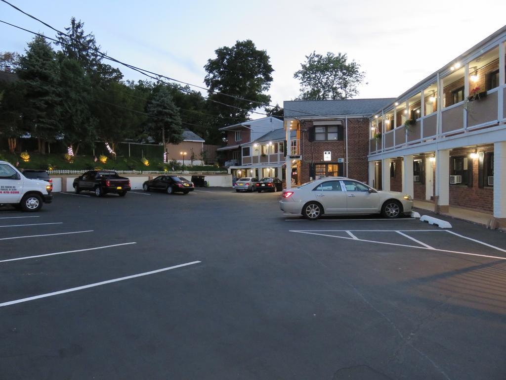 Central Motel Courtyard White Plains Esterno foto