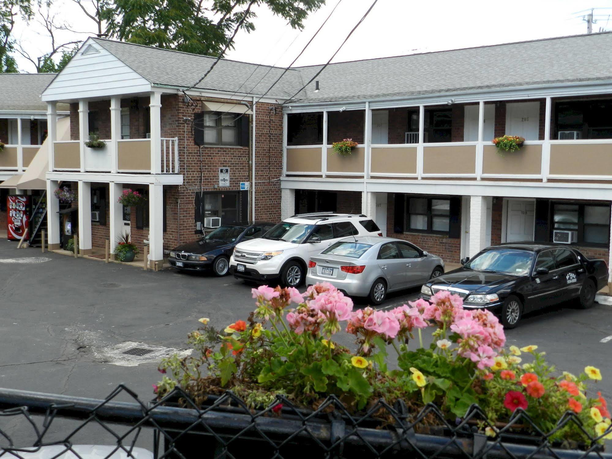 Central Motel Courtyard White Plains Esterno foto