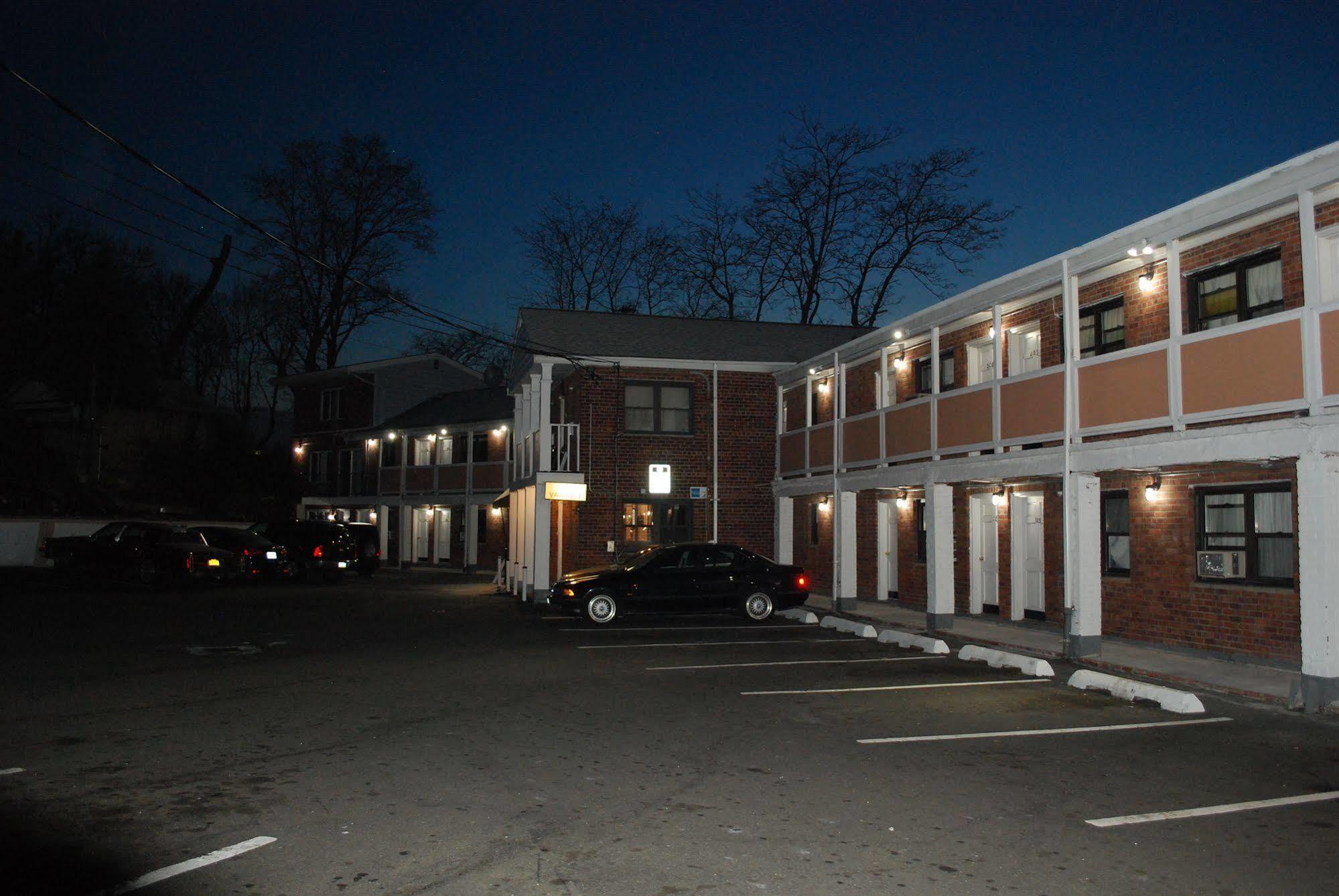Central Motel Courtyard White Plains Esterno foto