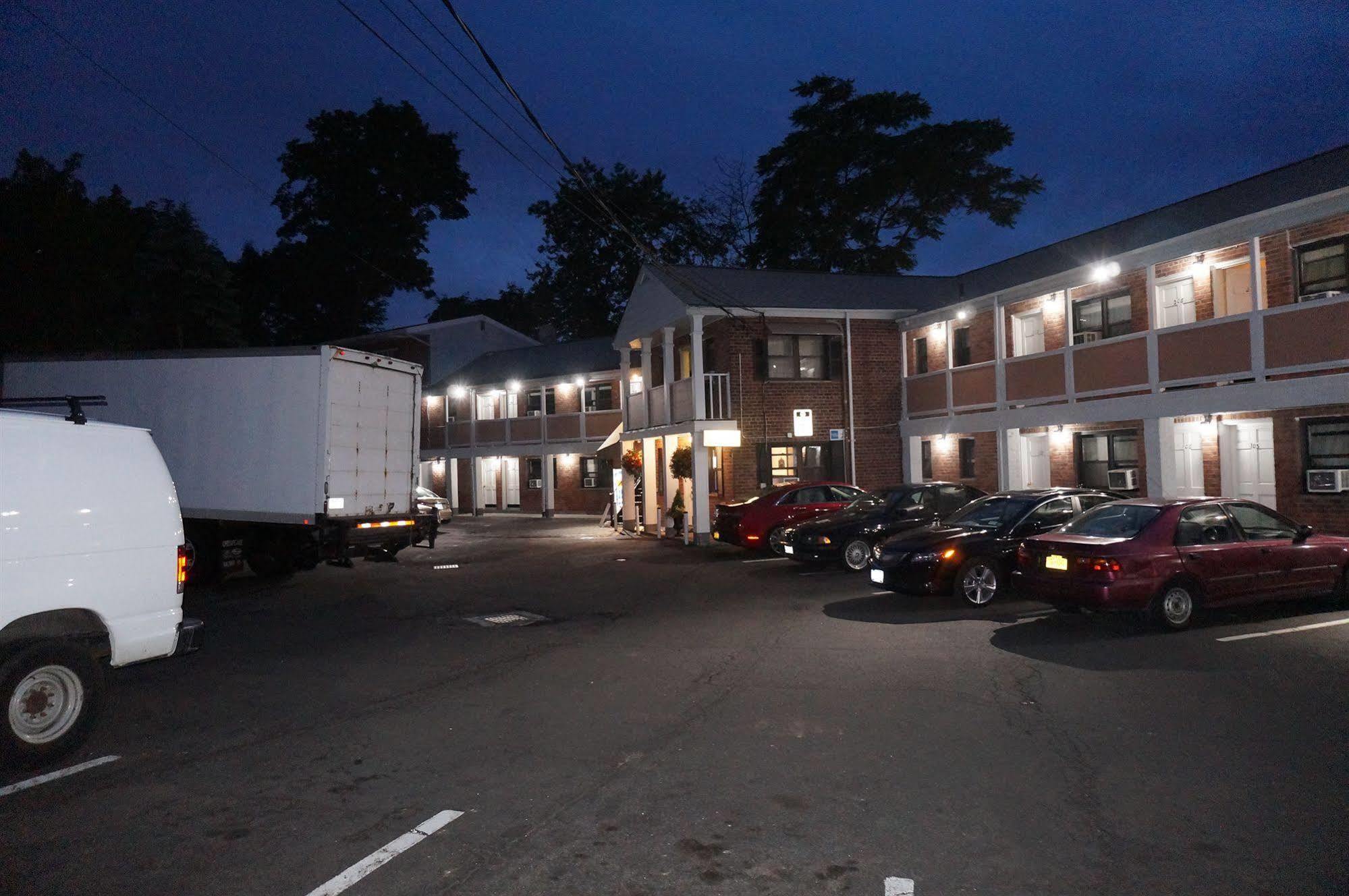 Central Motel Courtyard White Plains Esterno foto